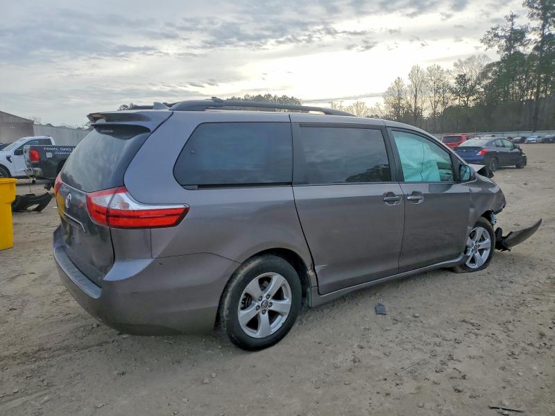 Photo 3 from auction – 2018 TOYOTA SIENNA with VIN 5TDKZ3DC2JS956180