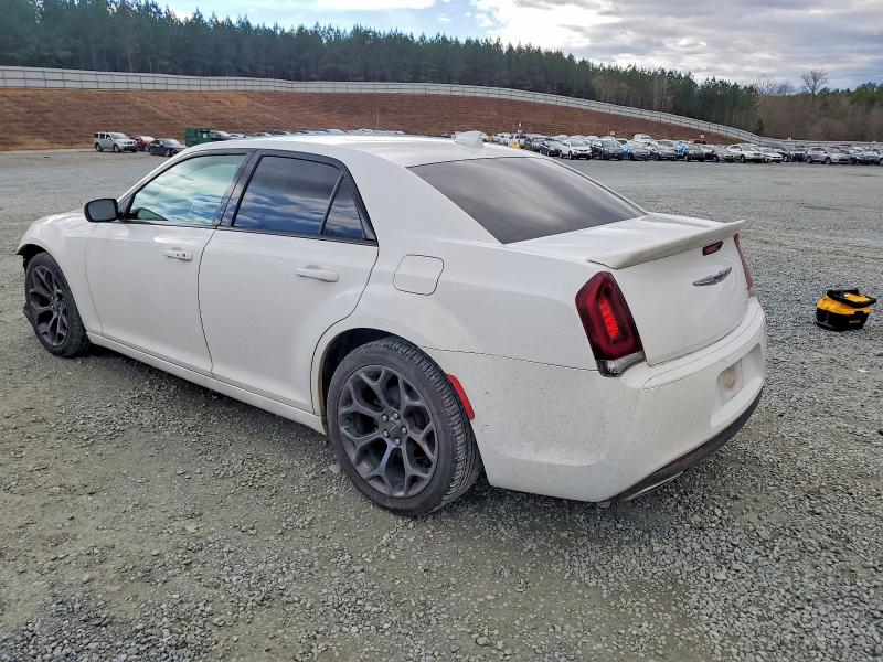 Photo 2 from auction – 2019 CHRYSLER 300 with VIN 2C3CCABG5KH625971