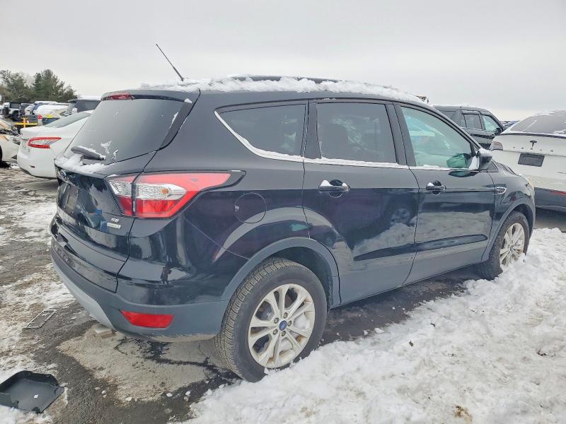 Photo 3 from auction – 2018 FORD ESCAPE SE with VIN 1FMCU0GD5JUB02541