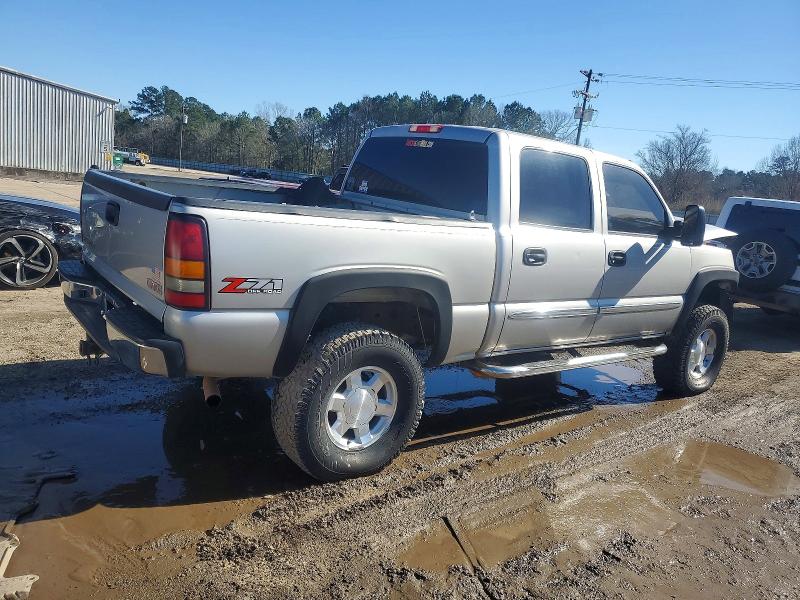 Photo 3 from auction – 2005 GMC NEW SIERRA with VIN 2GTEK13T551229698