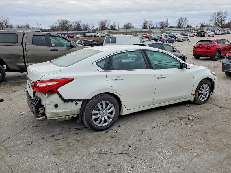Photo 3 from auction – 2017 NISSAN ALTIMA with VIN 1N4AL3AP2HC152628