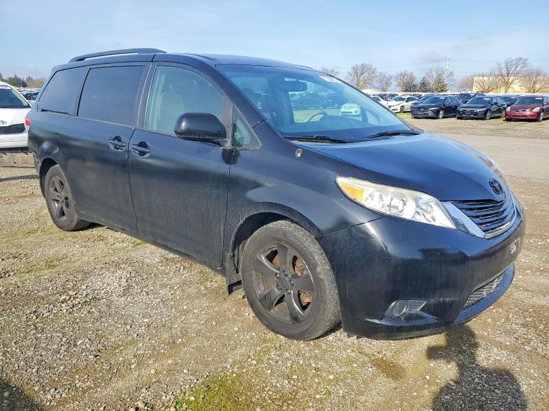 Photo 4 from auction – 2014 TOYOTA SIENNA LE with VIN 5TDKK3DC9ES509243