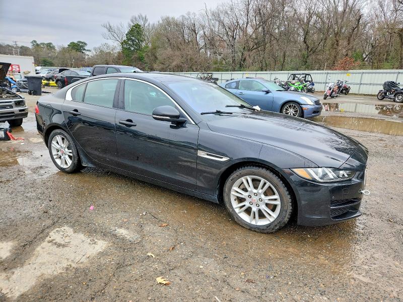 Zdjęcie 4 z aukcji – 2017 JAGUAR XE z VIN SAJAD4BG8HA958692
