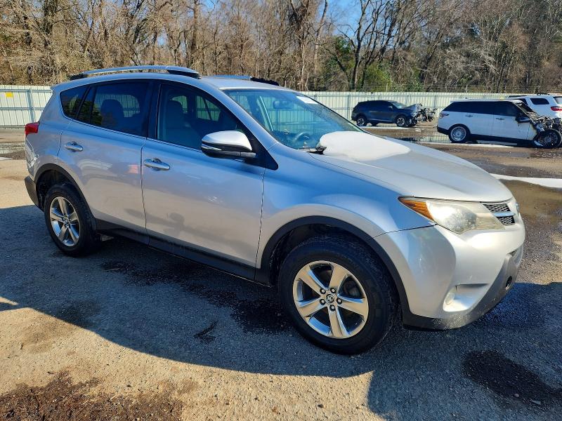 Photo 4 from auction – 2015 TOYOTA RAV4 XLE with VIN JTMWFREV5FD048564