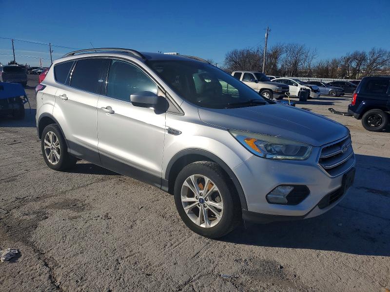 Photo 4 from auction – 2017 FORD ESCAPE SE with VIN 1FMCU0GD0HUC12181