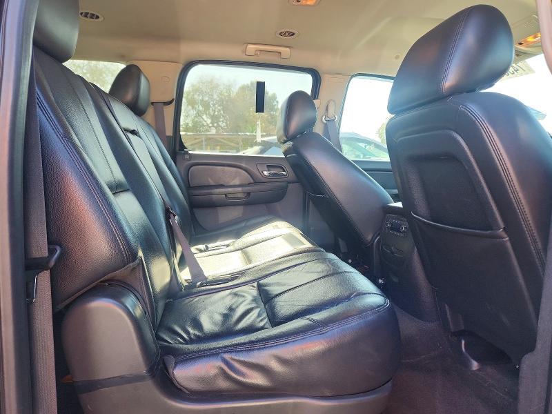 Photo 11 from auction – 2013 CHEVROLET SUBURBAN with VIN 1GNSCJE02DR130384
