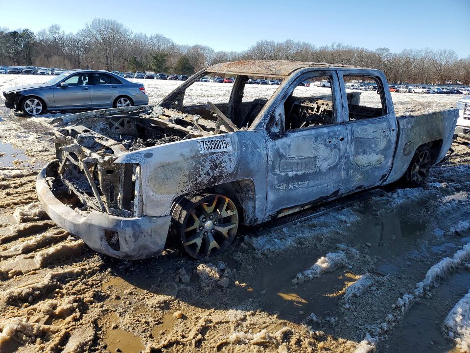 CHEVROLET SILVERADO 2018 with VIN 3GCUKREC4JG333513 - Photo from auction