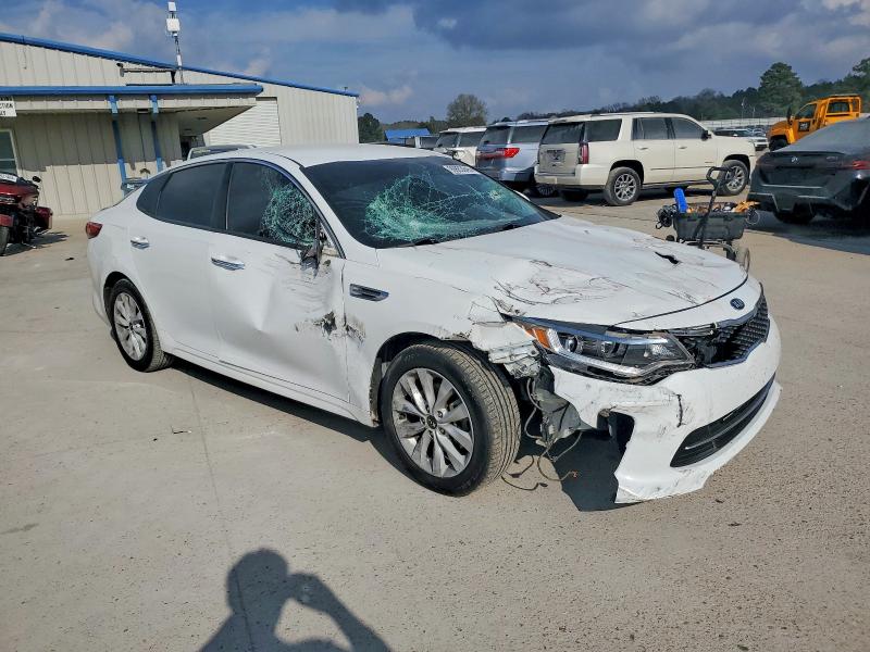 Photo 4 from auction – 2018 KIA OPTIMA with VIN 5XXGT4L38JG190939