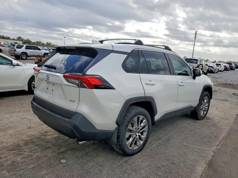 Photo 3 from auction – 2021 TOYOTA RAV4 XLE P with VIN 2T3C1RFV6MW125961