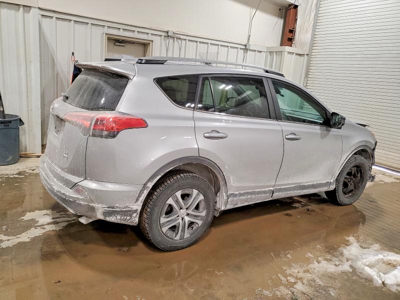 Foto 3 de la subasta – 2017 TOYOTA RAV4 con VIN 2T3BFREV8HW580511