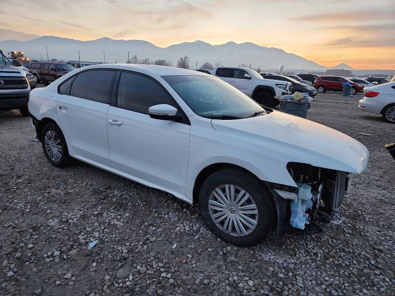Photo 4 from auction – 2015 VOLKSWAGEN PASSAT S with VIN 1VWAT7A35FC076847