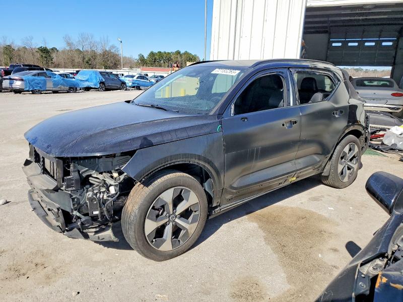 2024 VOLVO XC40 CORE