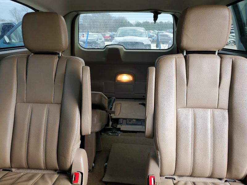 Photo 10 from auction – 2016 CHRYSLER TOWN & COU with VIN 2C4RC1BG0GR187948