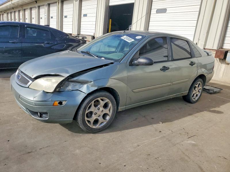 FORD FOCUS ZX4 2005 with VIN 1FAFP34N45W252311 - Photo from auction