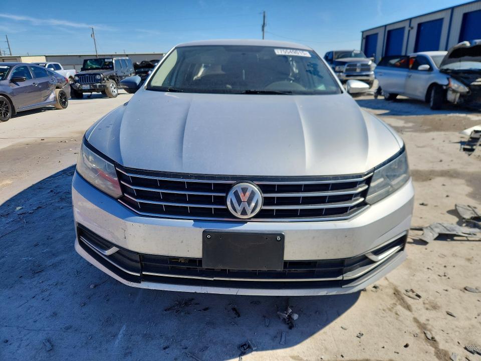 Photo 5 from auction – 2017 VOLKSWAGEN PASSAT with VIN 1VWAT7A35HC015436