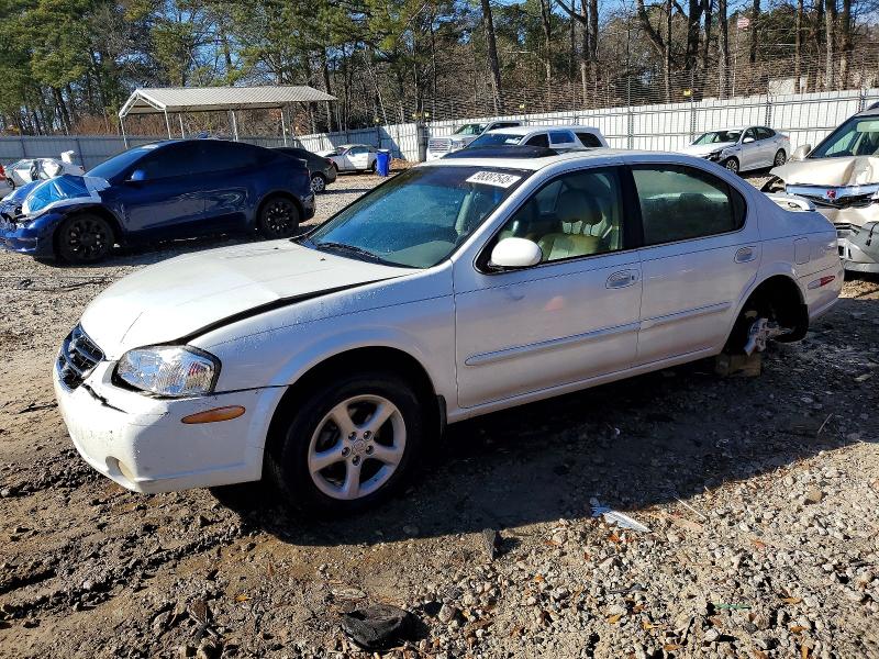 NISSAN MAXIMA GLE 2000 with VIN JN1CA31D4YT739978 - Photo from auction