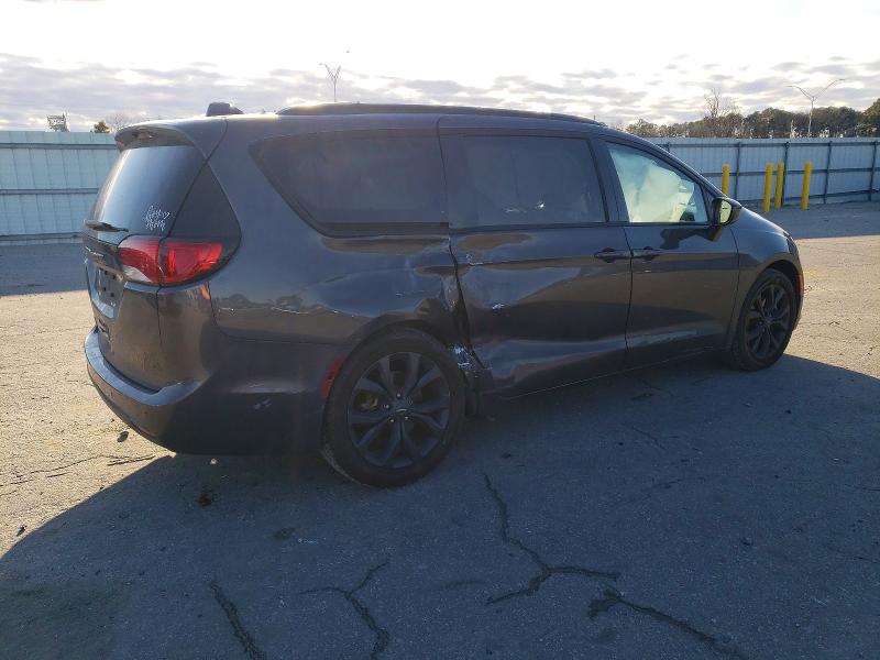 Photo 3 from auction – 2020 CHRYSLER PACIFICA with VIN 2C4RC1BG1LR233054