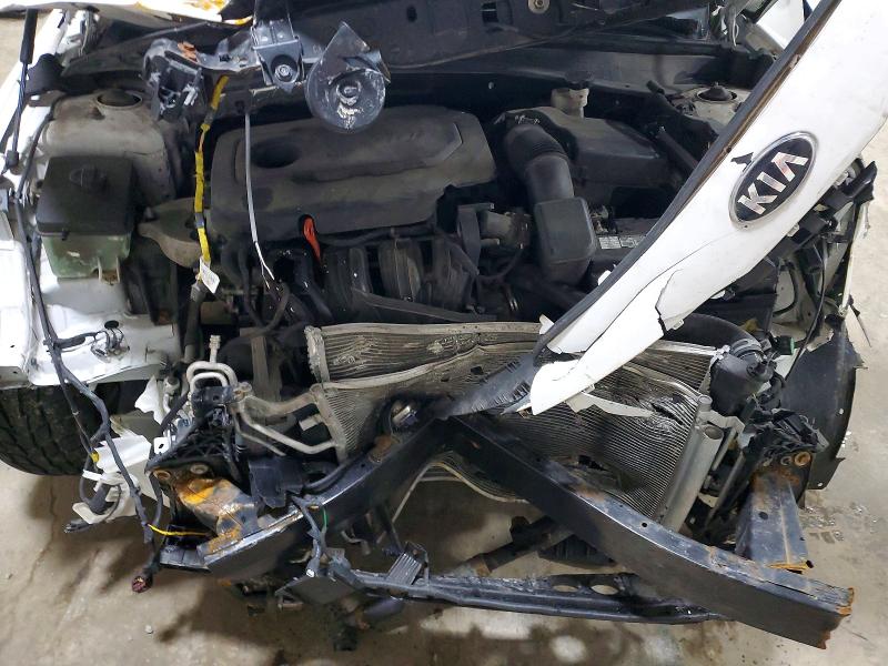 Photo 11 from auction – 2016 KIA OPTIMA EX with VIN 5XXGU4L32GG086212