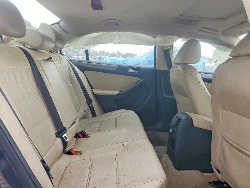 Photo 10 from auction – 2014 VOLKSWAGEN JETTA TDI with VIN 3VWLL7AJ2EM369870