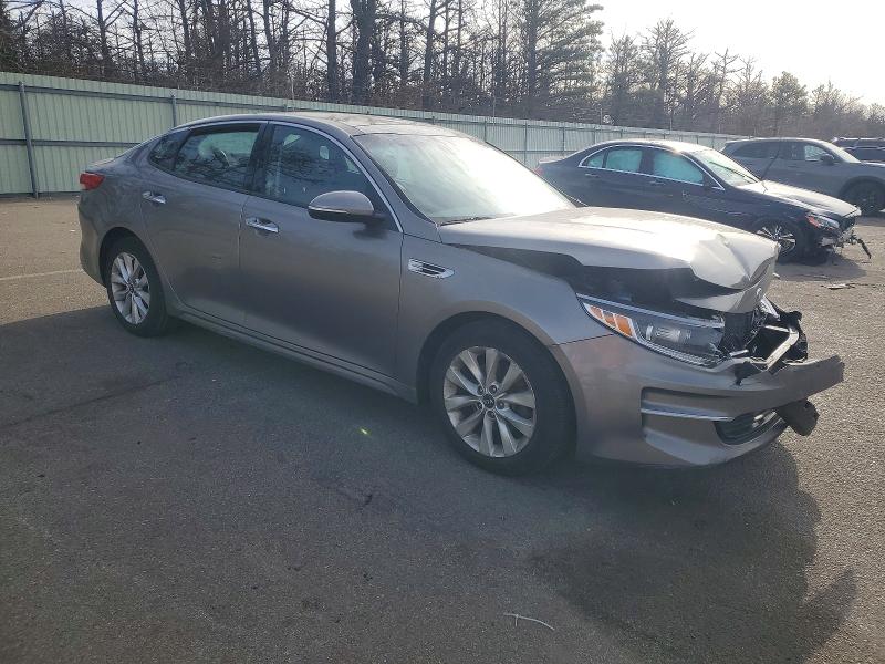Photo 4 from auction – 2018 KIA OPTIMA with VIN 5XXGU4L34JG213257