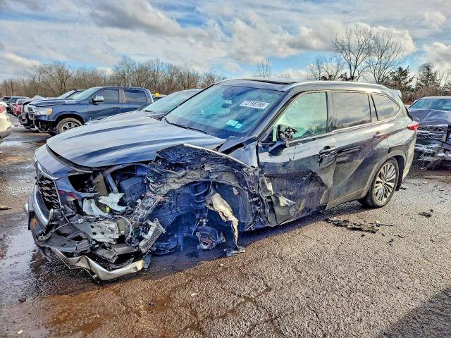 TOYOTA HIGHLANDER 2023 with VIN 5TDEBRCH5PS591908 - Photo from auction