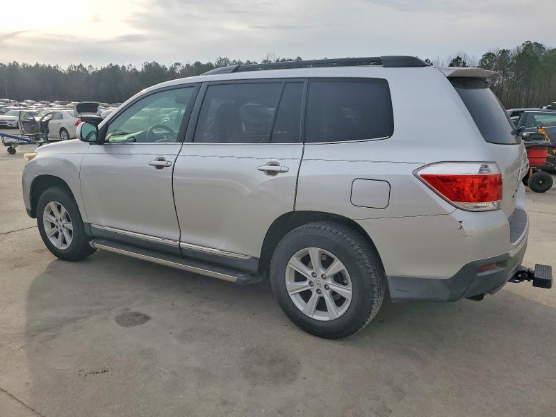 Photo 2 from auction – 2012 TOYOTA HIGHLANDER with VIN 5TDZA3EH3CS027084