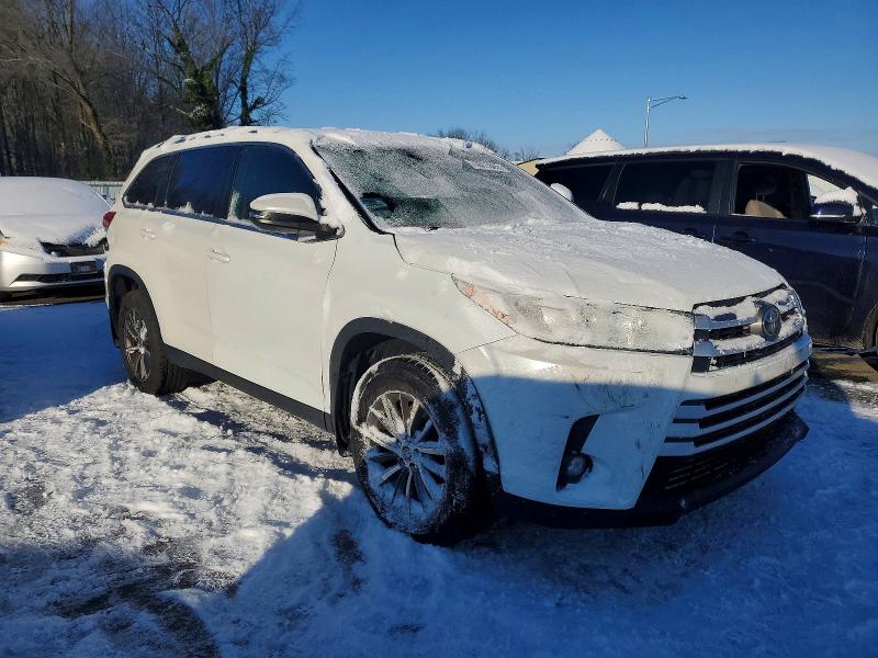 Photo 4 from auction – 2019 TOYOTA HIGHLANDER with VIN 5TDJZRFH3KS933905