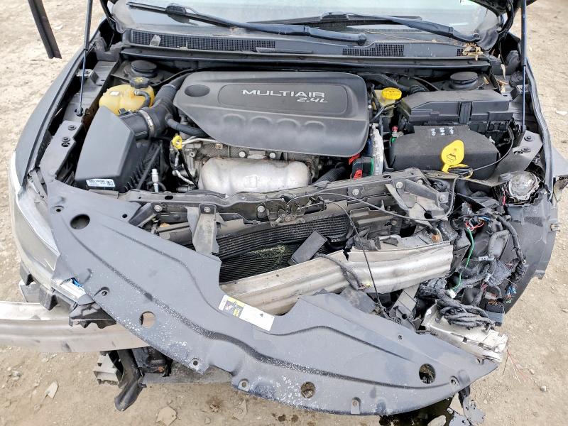 Photo 11 from auction – 2016 CHRYSLER 200 LIMITE with VIN 1C3CCCAB2GN127453
