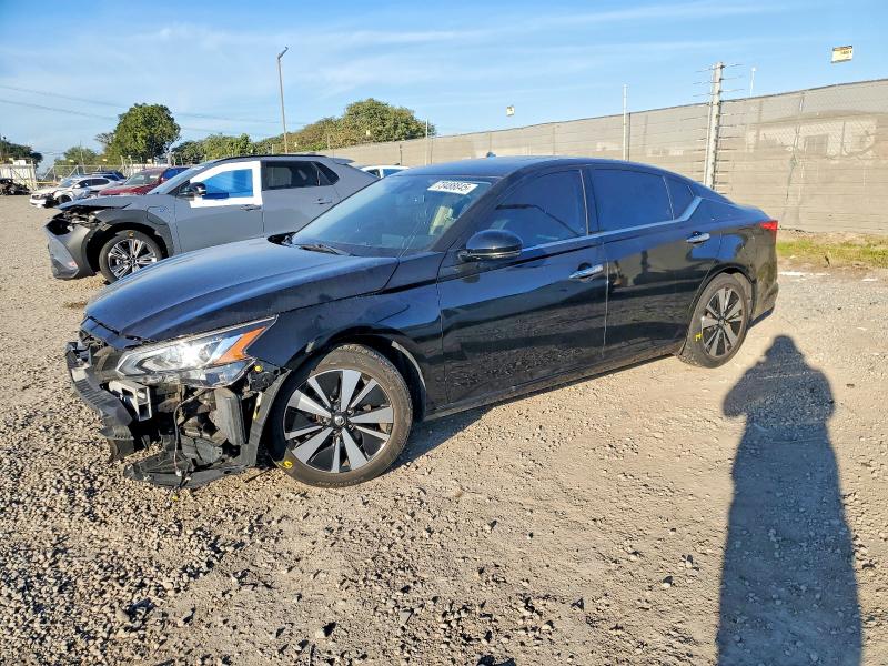 NISSAN ALTIMA SV 2019 with VIN 1N4BL4DV8KC120939 - Photo from auction