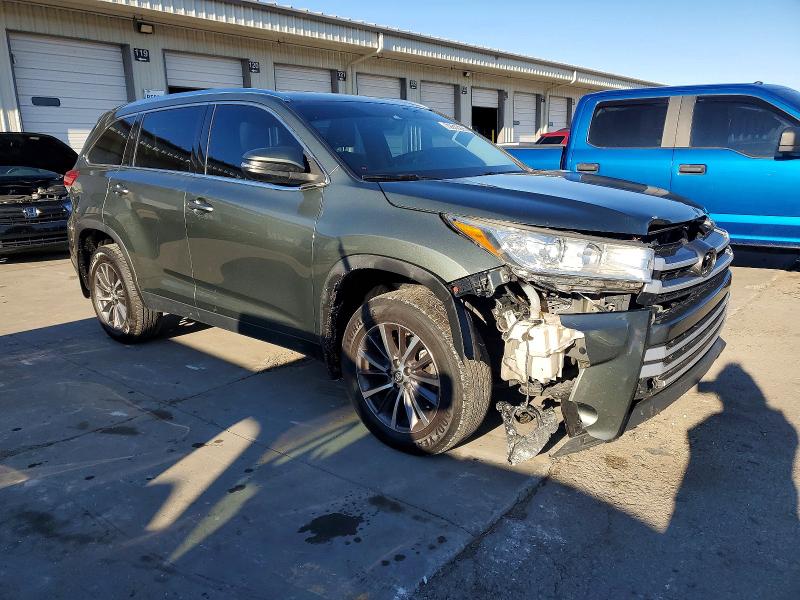 Photo 4 from auction – 2019 TOYOTA HIGHLANDER with VIN 5TDJZRFH4KS996401