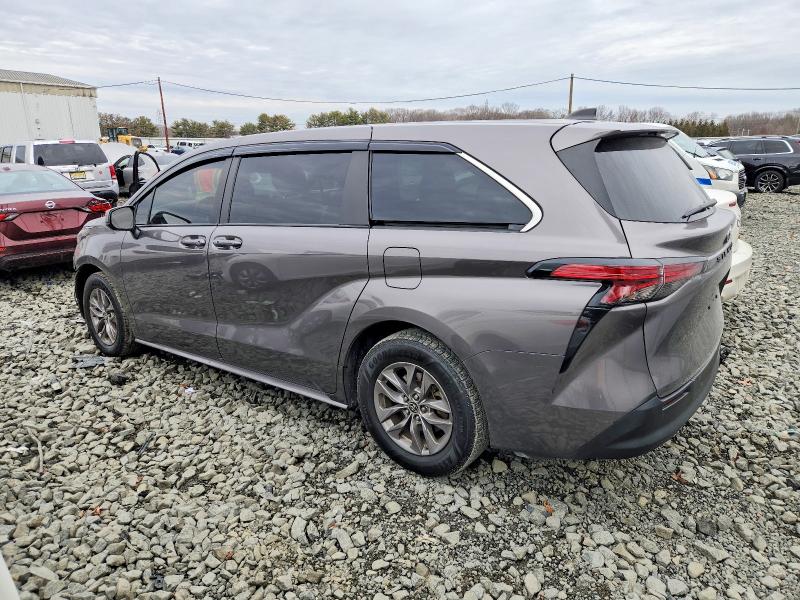 Photo 2 from auction – 2022 TOYOTA SIENNA with VIN 5TDKRKEC4NS128047