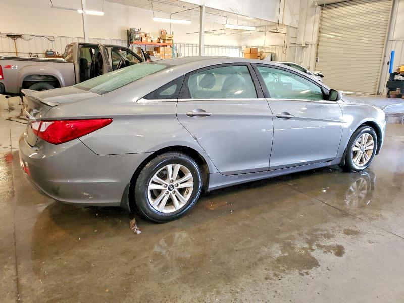 Photo 3 from auction – 2013 HYUNDAI SONATA with VIN 5NPEB4AC6DH744789