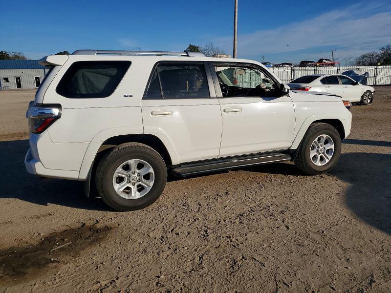 Photo 3 from auction – 2016 TOYOTA 4RUNNER SR with VIN JTEZU5JR9G5119194