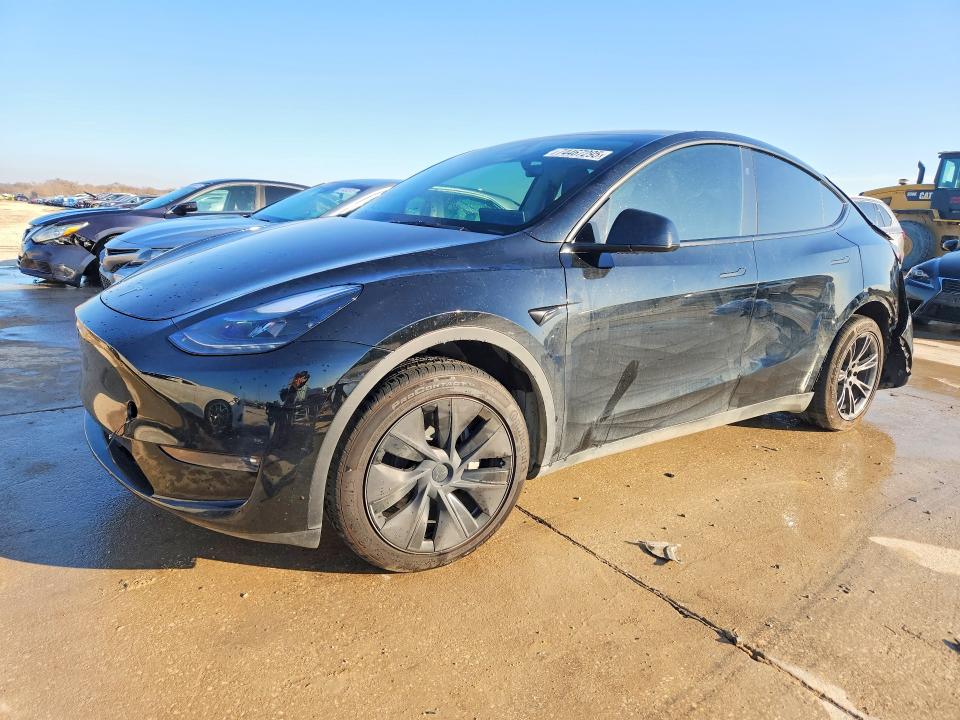 TESLA MODEL Y 2025 مع رقم تعريف المركبة 7SAYGDEEXSF305300 - صورة من المزاد