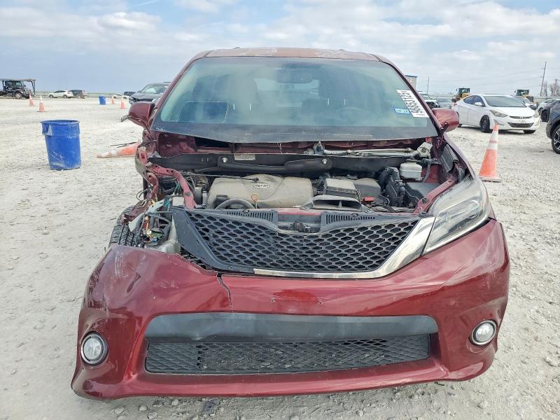 Photo 5 from auction – 2017 TOYOTA SIENNA SE with VIN 5TDXZ3DC1HS845748