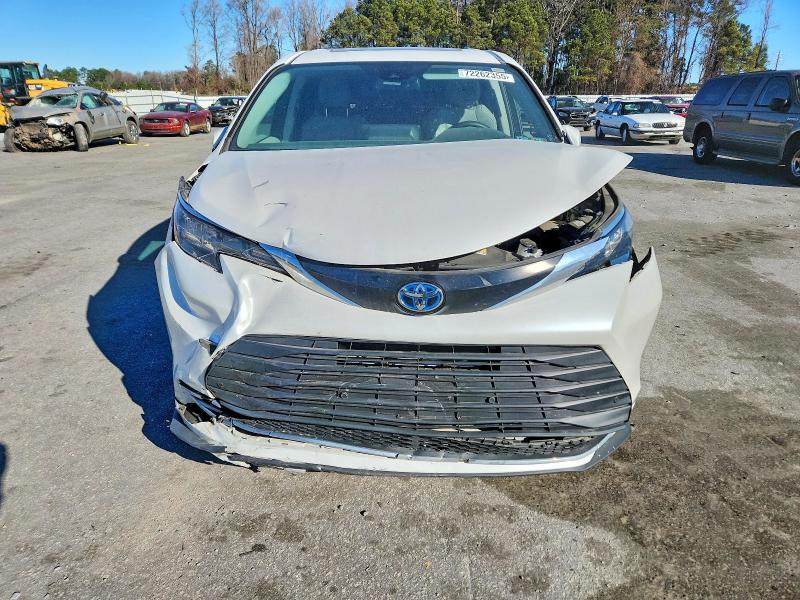 Photo 5 from auction – 2024 TOYOTA SIENNA XLE with VIN 5TDYSKFC3RS123876