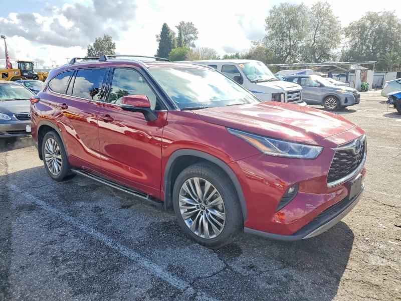 Photo 4 from auction – 2023 TOYOTA HIGHLANDER with VIN 5TDFARAH5PS522209