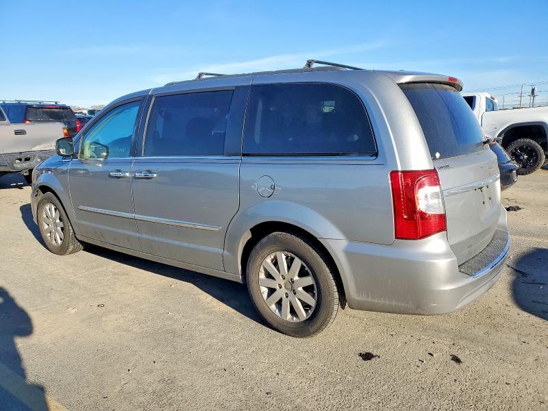 Photo 2 from auction – 2015 CHRYSLER TOWN & COU with VIN 2C4RC1BG4FR708555