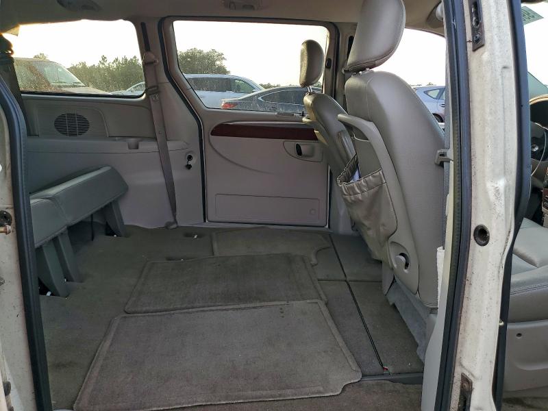 Photo 11 from auction – 2007 CHRYSLER TOWN & COU with VIN 2A8GP54L07R195196