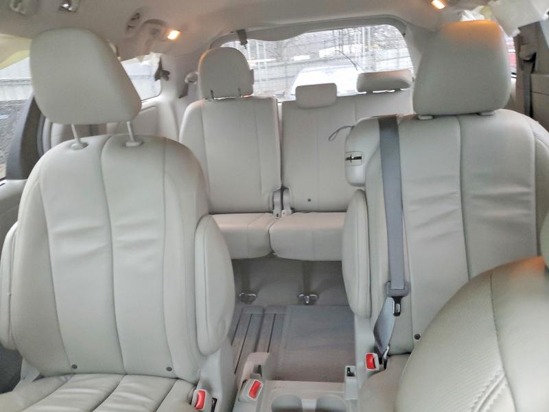 Photo 10 from auction – 2014 TOYOTA SIENNA XLE with VIN 5TDYK3DC5ES446345