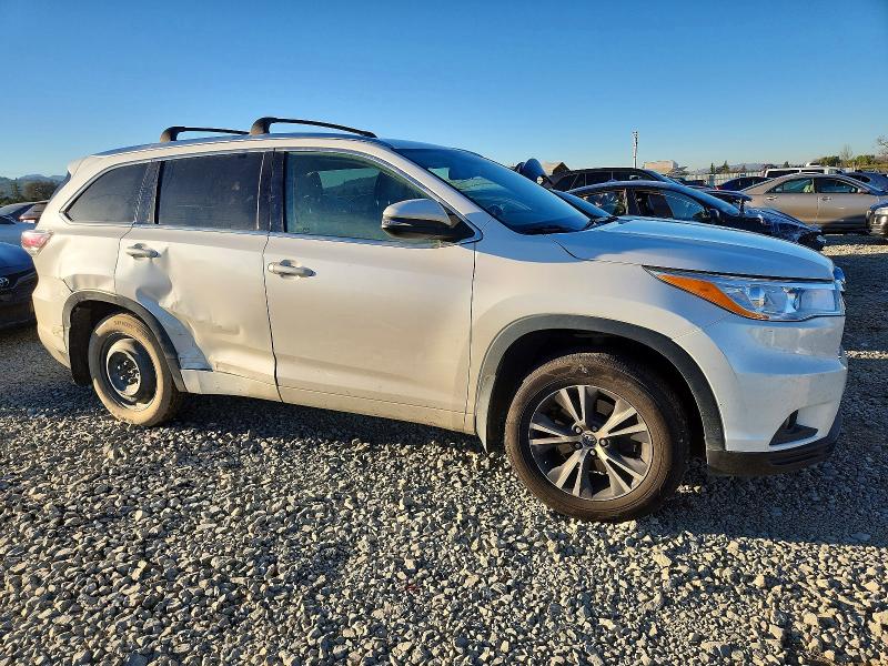 Photo 4 from auction – 2016 TOYOTA HIGHLANDER with VIN 5TDJKRFH3GS272310