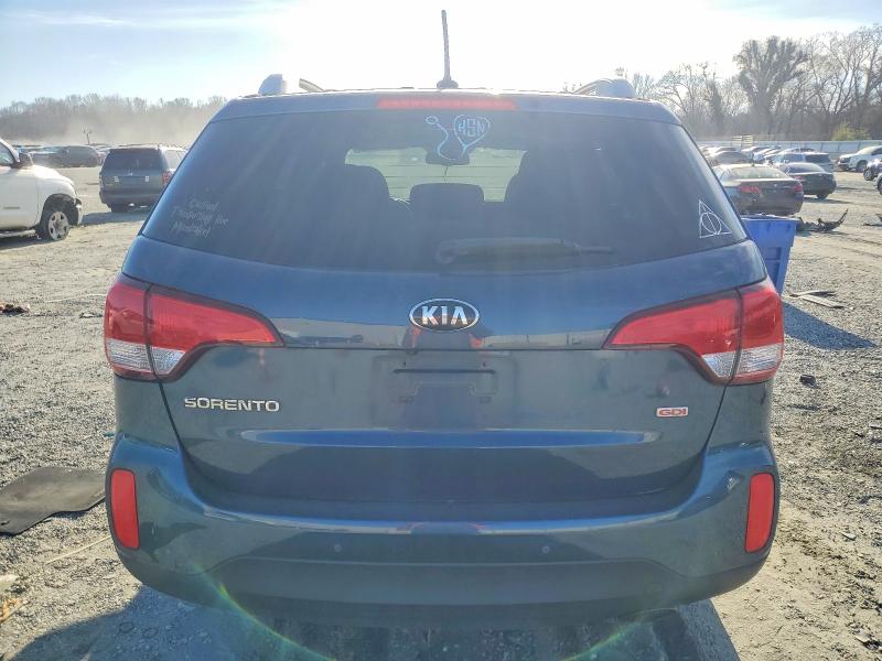Photo 6 from auction – 2015 KIA SORENTO LX with VIN 5XYKT4A69FG610167