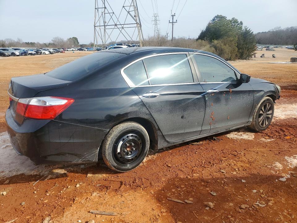Photo 3 from auction – 2015 HONDA ACCORD with VIN 1HGCR2F32FA053044