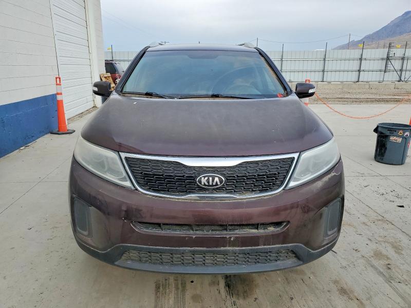 Photo 5 from auction – 2015 KIA SORENTO LX with VIN 5XYKT4A79FG587675
