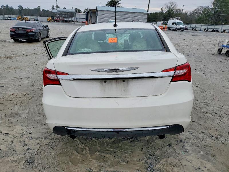 Photo 6 from auction – 2011 CHRYSLER 200 with VIN 1C3BC2FGXBN503383