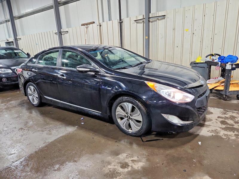 Photo 4 from auction – 2013 HYUNDAI SONATA HYB with VIN KMHEC4A45DA090604