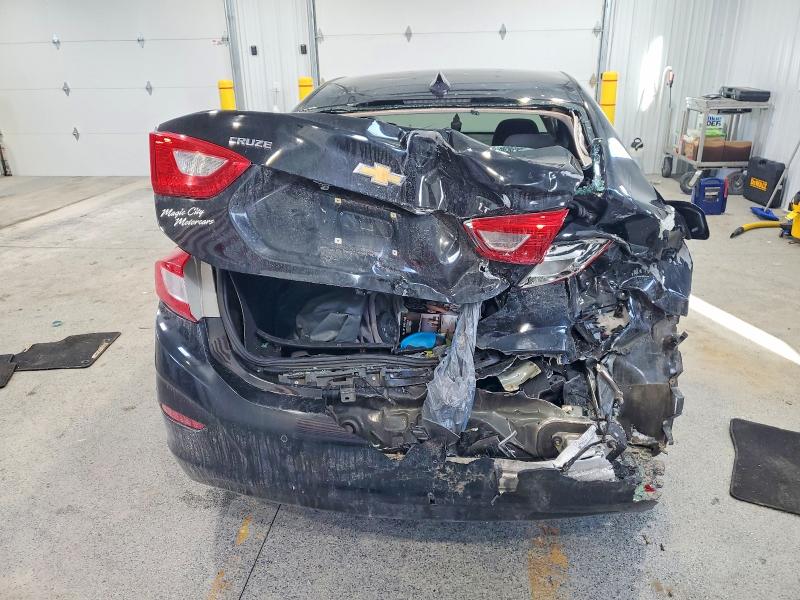 Photo 6 from auction – 2017 CHEVROLET CRUZE with VIN 1G1BE5SM0H7184522