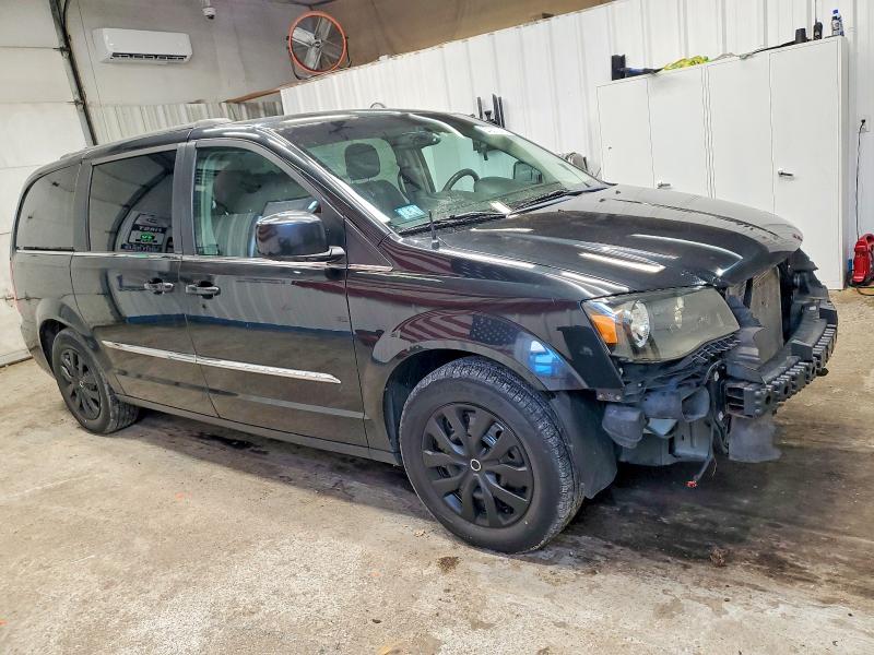 Photo 4 from auction – 2013 CHRYSLER TOWN & COU with VIN 2C4RC1BG4DR744405