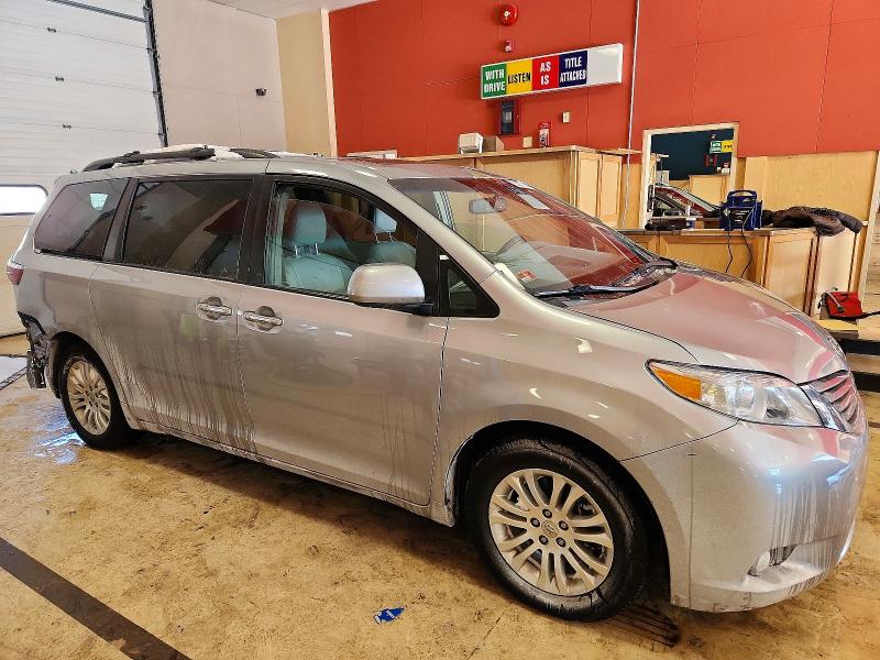 Photo 4 from auction – 2016 TOYOTA SIENNA XLE with VIN 5TDYK3DC8GS725680