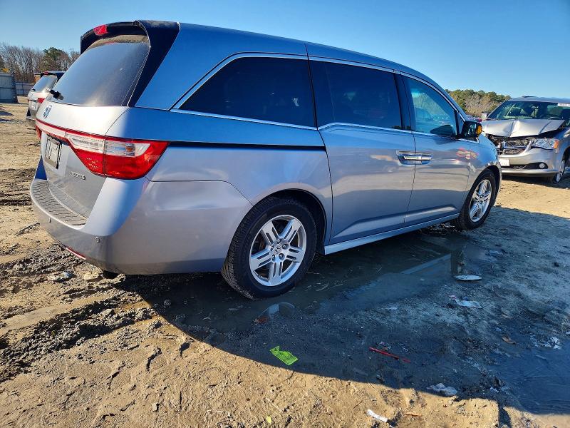 Photo 3 from auction – 2011 HONDA ODYSSEY TO with VIN 5FNRL5H99BB069563